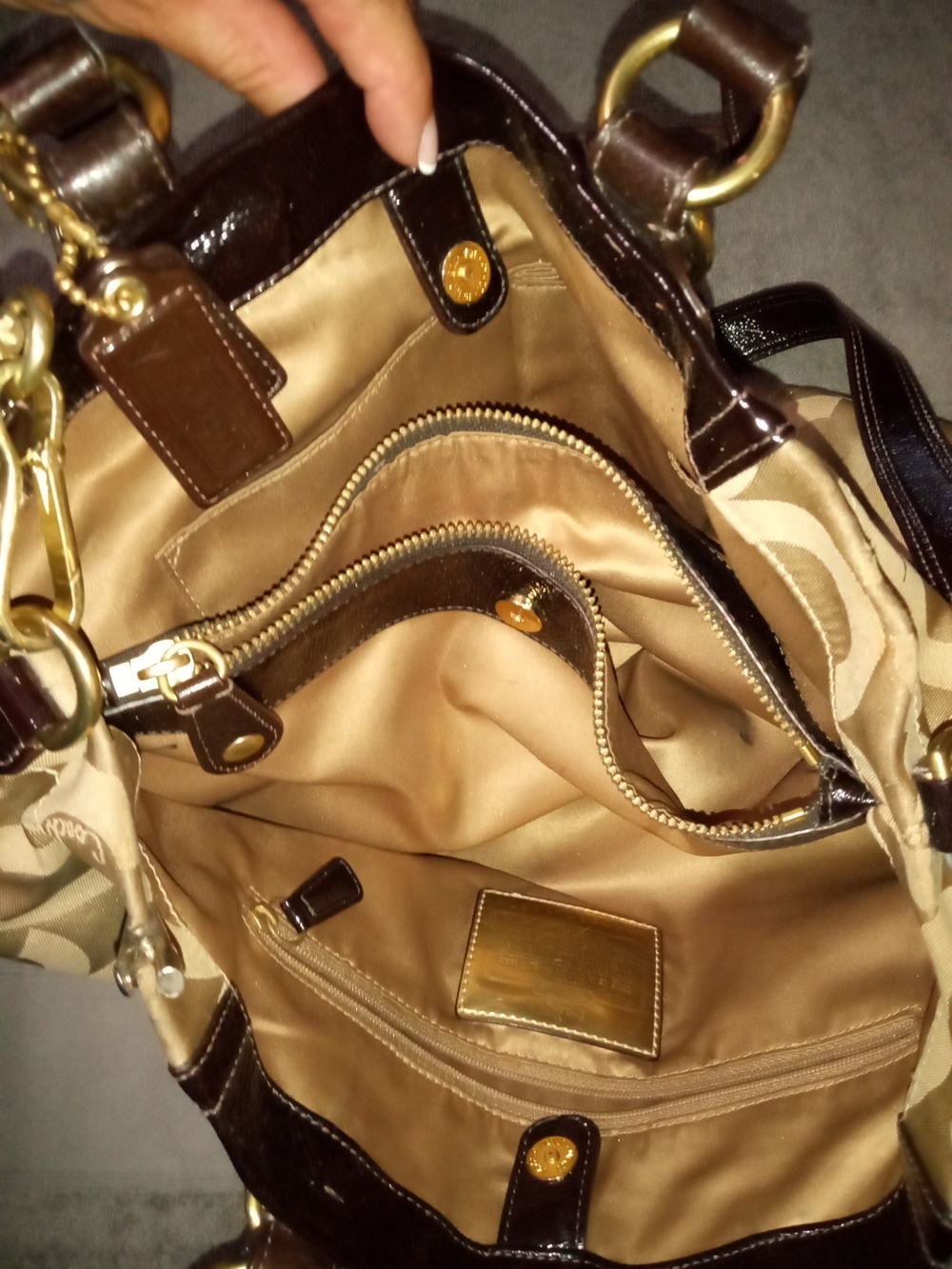 Coach Tan Signature Shoulder Bag with Brown Patent Trim - Picture 3 of 3